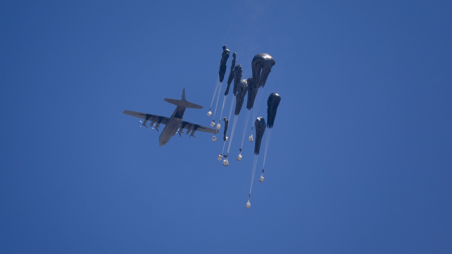 UAE, Jordan và Ai Cập bắt đầu đưa hàng cứu trợ nhân đạo vào Gaza