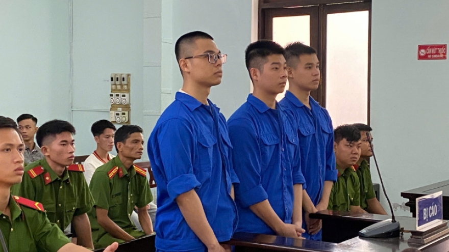 Rủ nhau vào bar “bay lắc”, 3 anh em ruột cùng lĩnh án tù