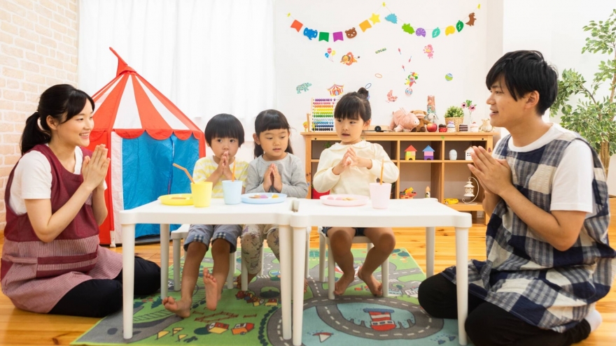 Tỷ lệ nam giới Nhật Bản nghỉ phép chăm con nhỏ cao kỷ lục