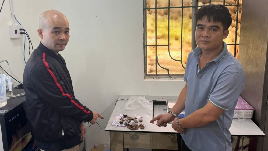 Bắt giữ hai đối tượng tàng trữ thuốc phiện ở Cao Bằng