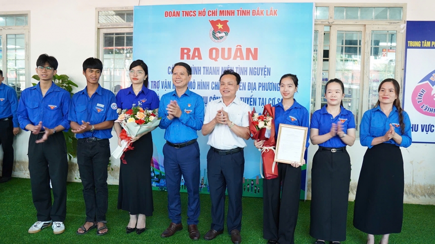 Thanh niên tình nguyện bám dân, sát dân hỗ trợ vận hành chính quyền địa phương