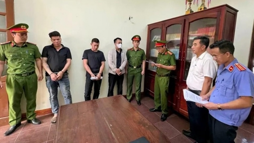 Bắt 3 thanh niên lao vào phòng khám ở Quảng Trị đánh người