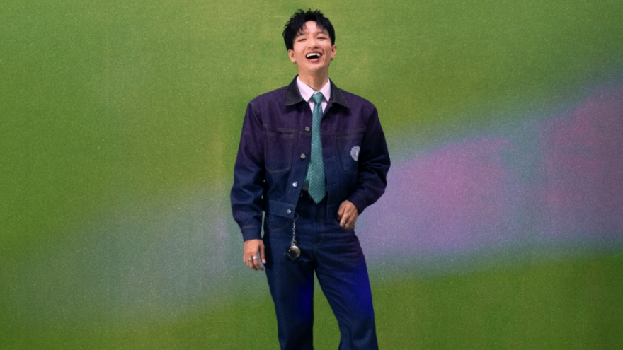 Hoàng Dũng tung loạt ảnh thơ ấu: Mũm mĩm, ôm đàn, cover nhạc từ năm 2008