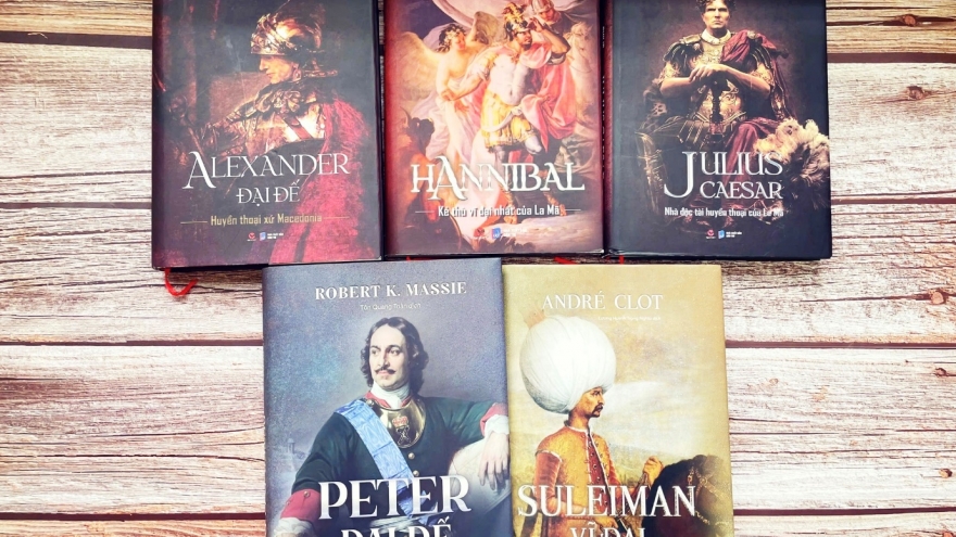 Hành trình qua những đế chế vĩ đại: 5 cuốn sách lịch sử không thể bỏ qua