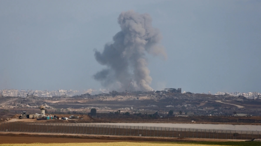 Israel tấn công đẫm máu vào Gaza, không kích ác liệt vào Syria và Lebanon