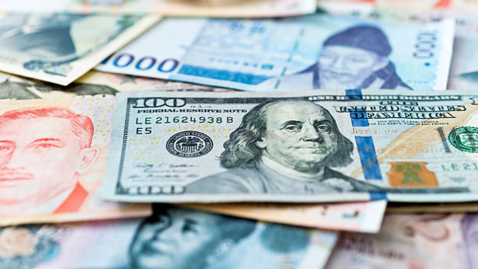 Tỷ giá USD hôm nay 26/8: Tỷ giá trung tâm hạ xuống còn 25.273 đồng/USD