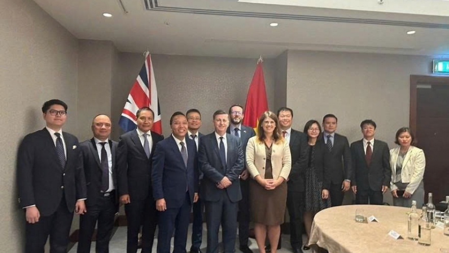 Vietnam, UK boost economic, trade ties