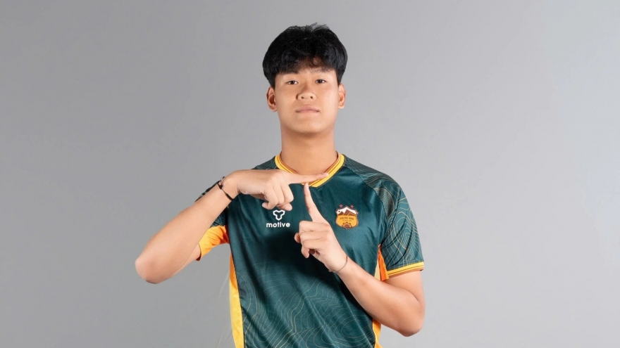 HAGL ra mắt cầu thủ trẻ cao gần 2m