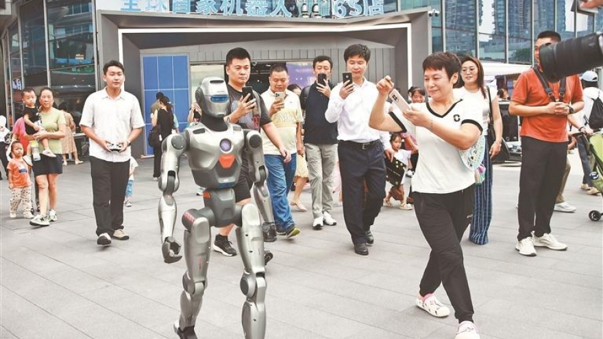 Cửa hàng robot 6S đầu tiên trên thế giới khai trương tại Thâm Quyến, Trung Quốc