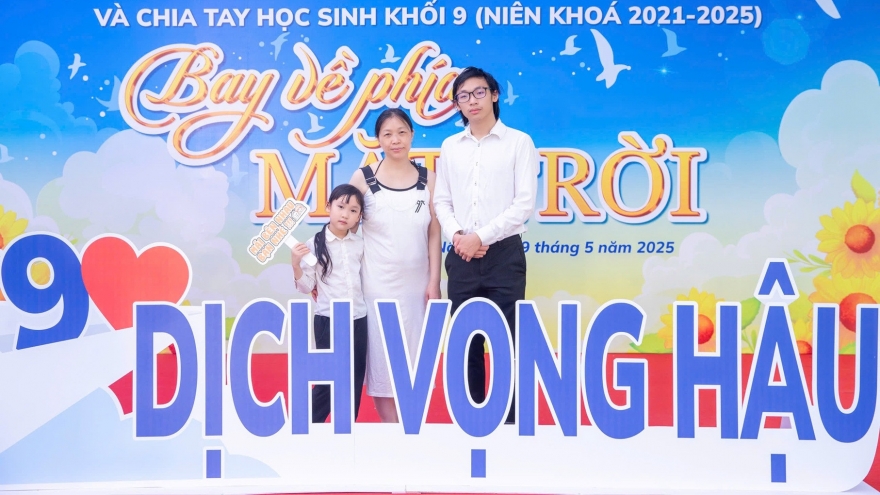 Nam sinh đưa em đến điểm thi nhờ người trông hộ đã trúng tuyển lớp 10 trường top