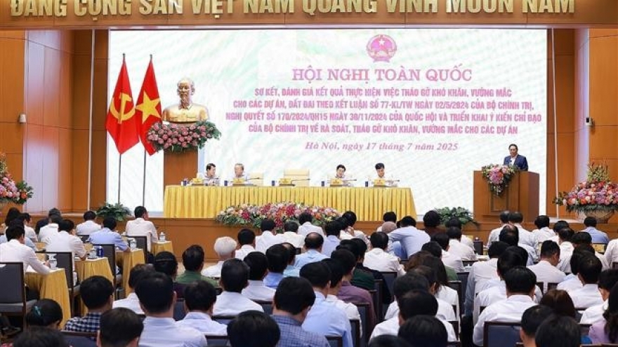 PM calls for swift, humane settlement of stalled projects