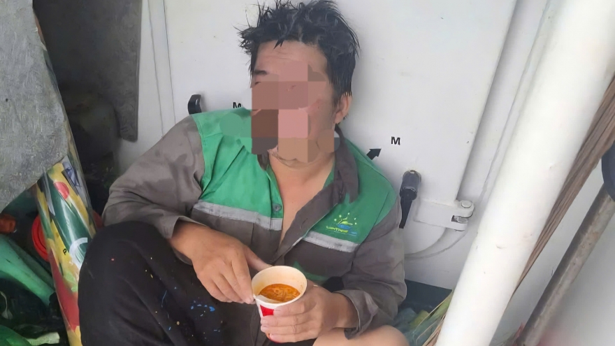 An Giang: Một ngư dân được cứu sống sau 6 tiếng trôi dạt trên biển