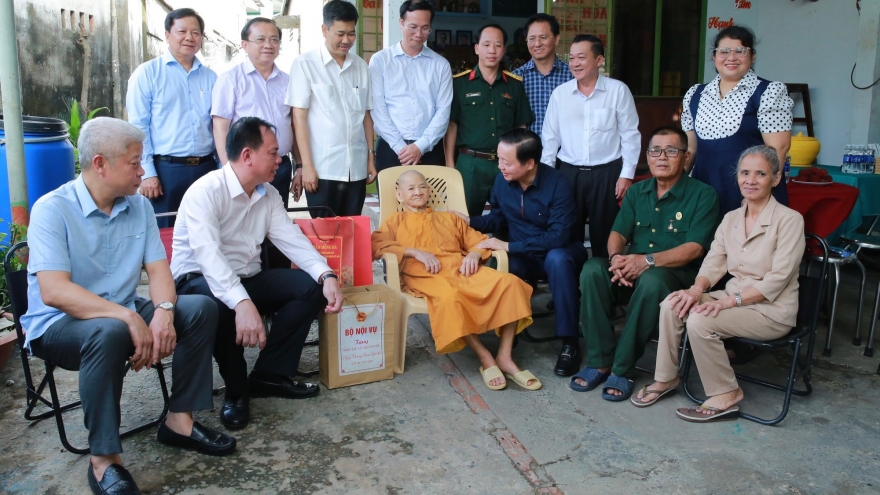 Phó Thủ tướng Trần Hồng Hà thăm, tặng quà người có công tại Đồng Nai