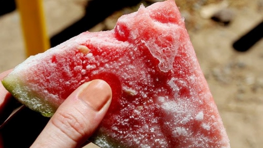 Người phụ nữ nhiễm trùng não sau khi ăn dưa hấu để đông lạnh qua đêm