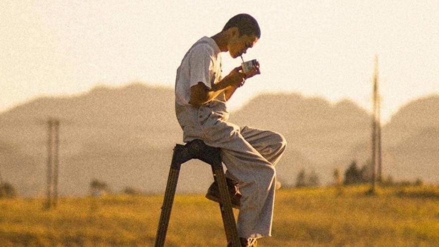 Nguyễn Hùng – Giọng hát mộc mạc giữa thế giới rực rỡ hiệu ứng