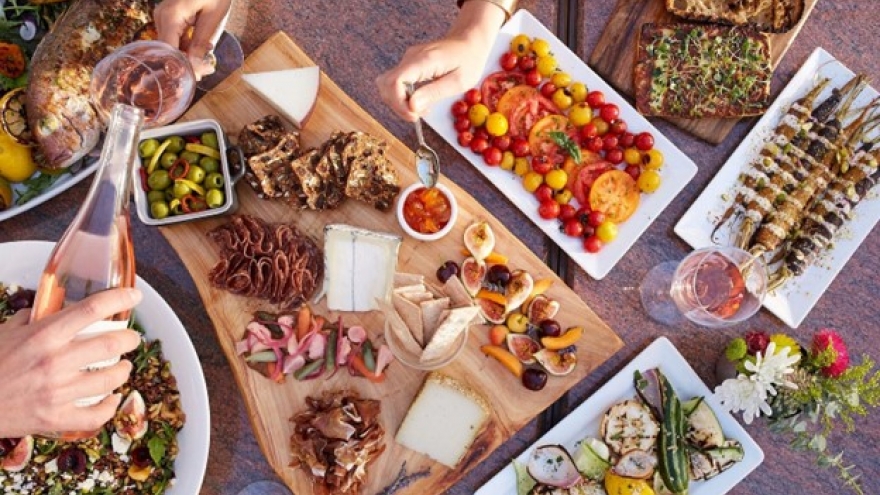 Loạt món ngon “vạn người mê” nhưng ăn vào bữa tối lại gây hại cho sức khỏe