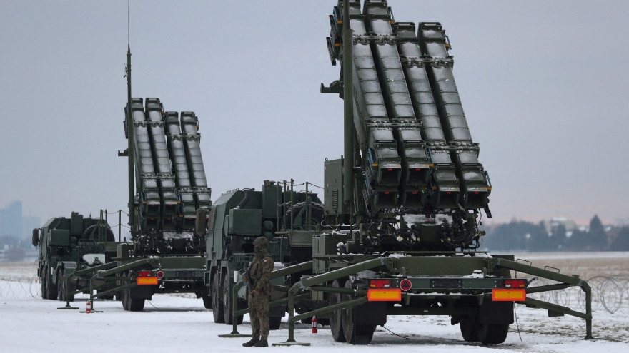 Tổng thống Trump tuyên bố sẽ gửi thêm vũ khí tới Ukraine