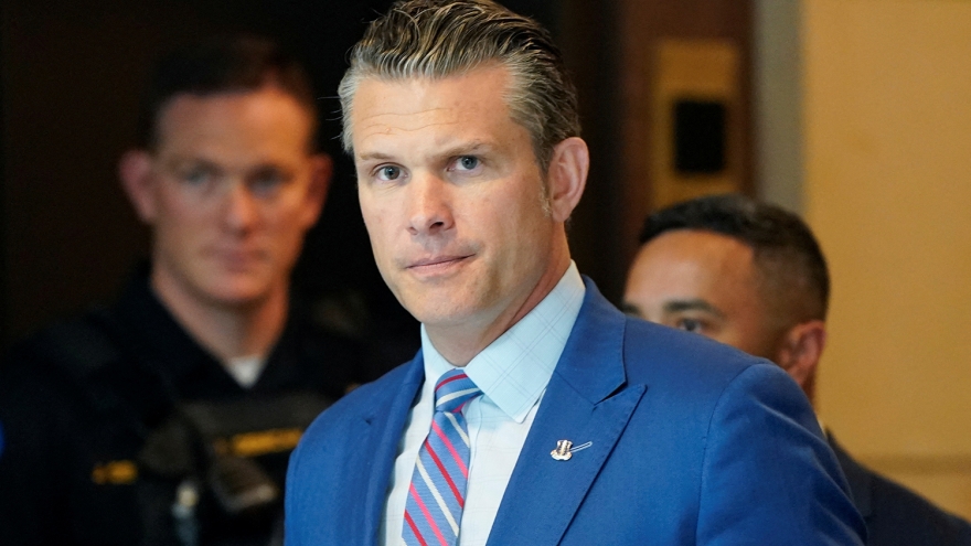 Vì sao Bộ trưởng Quốc phòng Mỹ Hegseth quyết tạm dừng viện trợ Ukraine?