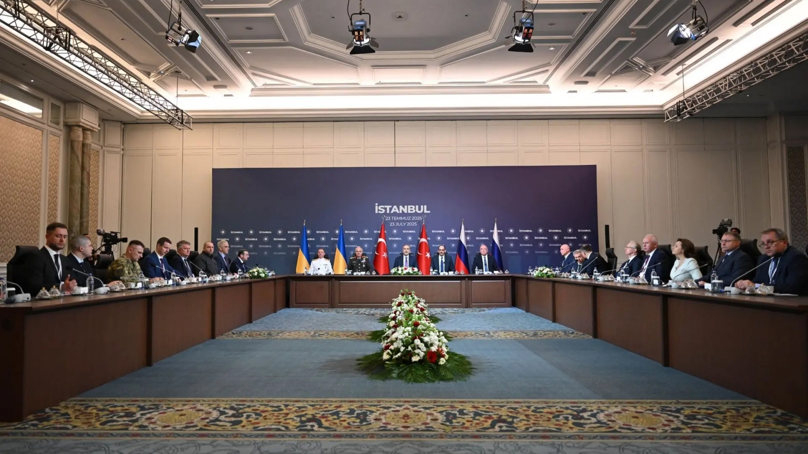 Ukraine chuẩn bị cho vòng đàm phán ba bên vào tháng 10