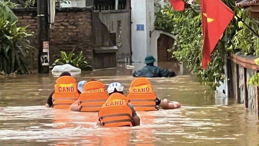 Sơ tán 30 hộ dân bị ngập lụt ở xã Lương Sơn, Phú Thọ do ảnh hưỡng bão số 3