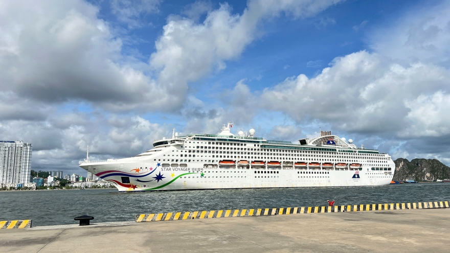 Quảng Ninh đón hơn 1.200 du khách tàu biển sau bão