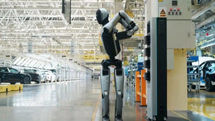 Trung Quốc ra mắt hệ thống giúp robot hình người tự thay pin đầu tiên trên thế giới