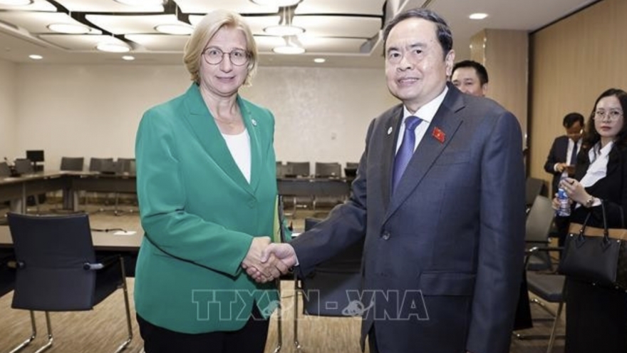 Top Vietnamese legislator meets leaders of German, Canadian senates