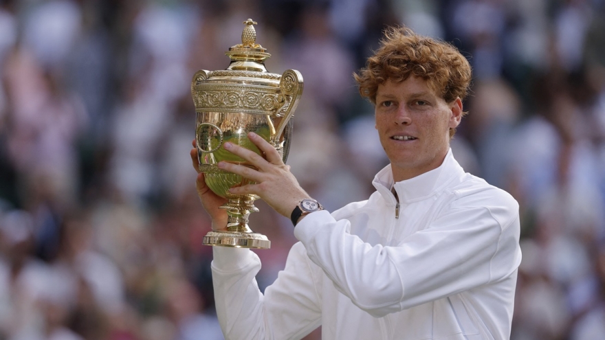 Sinner đánh bại Alcaraz, lần đầu vô địch Wimbledon