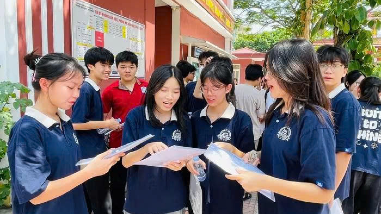 Sốc toàn tập: Lý do điểm chuẩn lớp 10 ở Nghệ An thấp chưa từng có