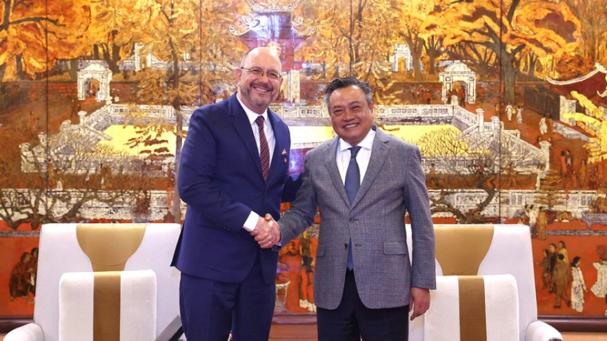 Swiss diplomat proposes Hanoi jazz festival to mark 55 years of diplomacy