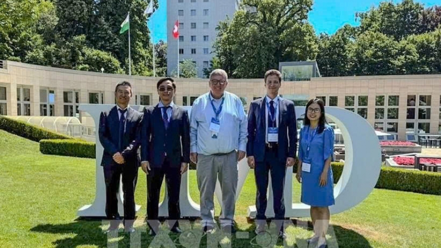 Vietnam boosts cooperation with St. Gallen Endowment of Switzerland