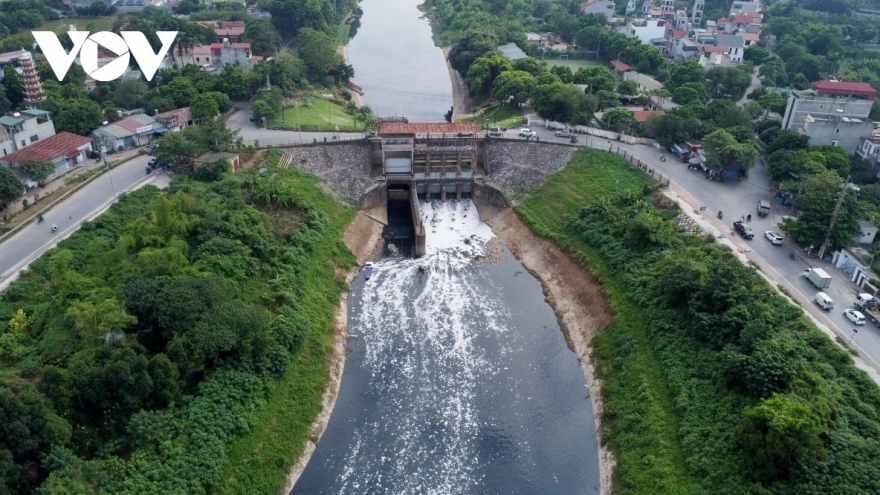 Nhiều địa phương khó xử lý nước sông ô nhiễm vì phải hứng nước thải từ thượng nguồn