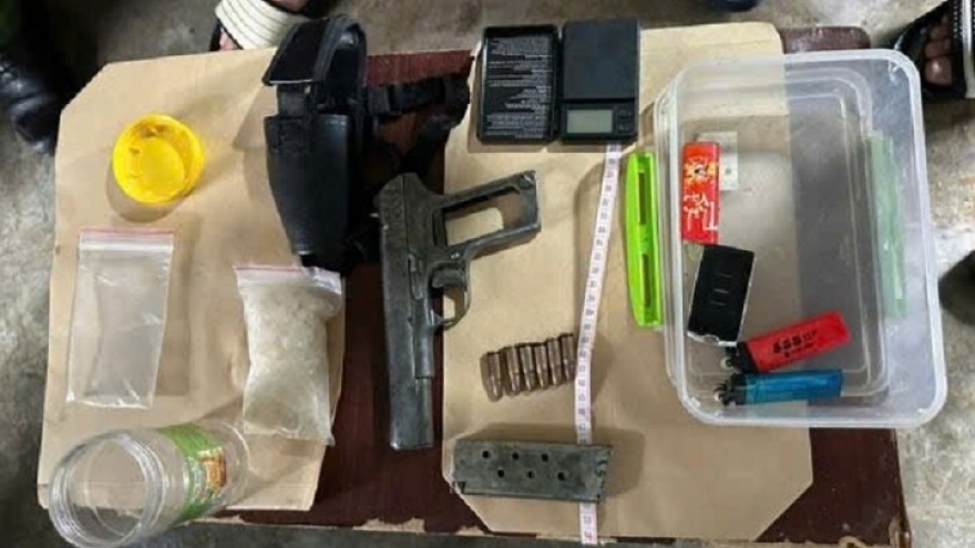 Bắt nhóm mua bán ma túy, tàng trữ súng đạn ở Quảng Ngãi