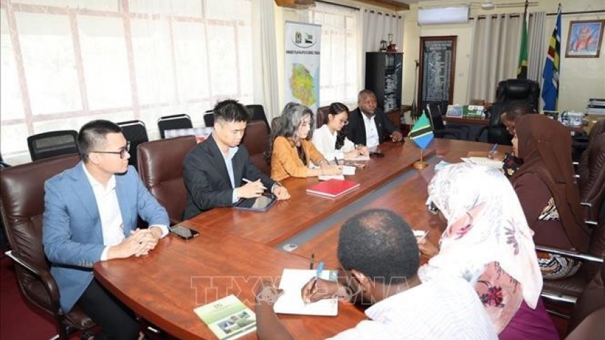 Vietnam, Tanzania explore local cooperation opportunities