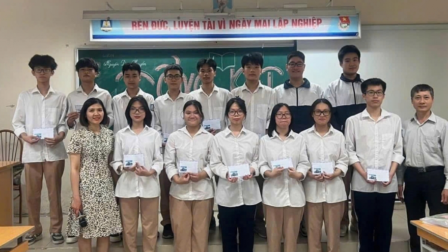 Nam sinh thủ khoa khối A00 3 năm không dùng điện thoại, bền bỉ tự học