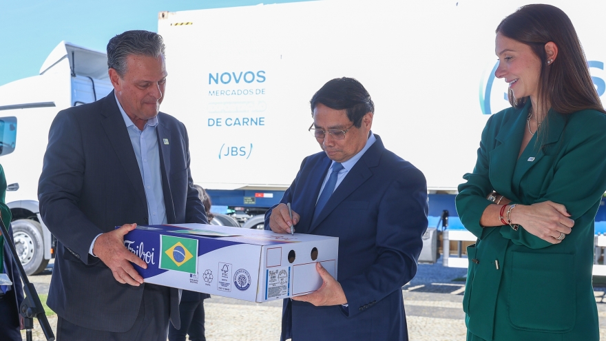 Thủ tướng chứng kiến container thịt bò Brazil đầu tiên xuất khẩu sang Việt Nam
