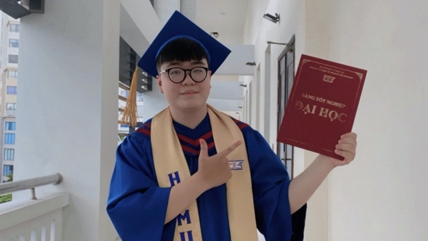 Cú "lội ngược dòng" thành thủ khoa đầu ra của nam sinh Đại học Sư phạm TP.HCM