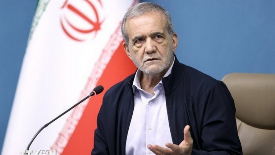 Iran xác nhận Tổng thống Pezeshkian bị thương trong cuộc không kích của Israel