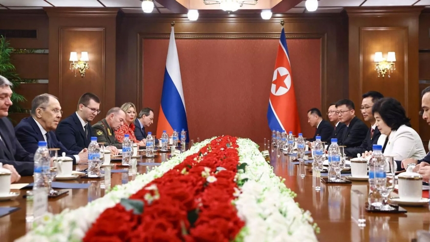 Chủ tịch Triều Tiên Kim Jong-un tiếp Ngoại trưởng Nga Sergey Lavrov tại Wonsan