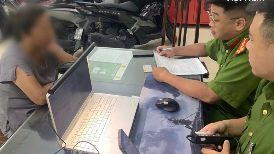 Xử lý người phụ nữ trông giữ phương tiện trái phép tại khu vực Nhà tang lễ Hà Nội