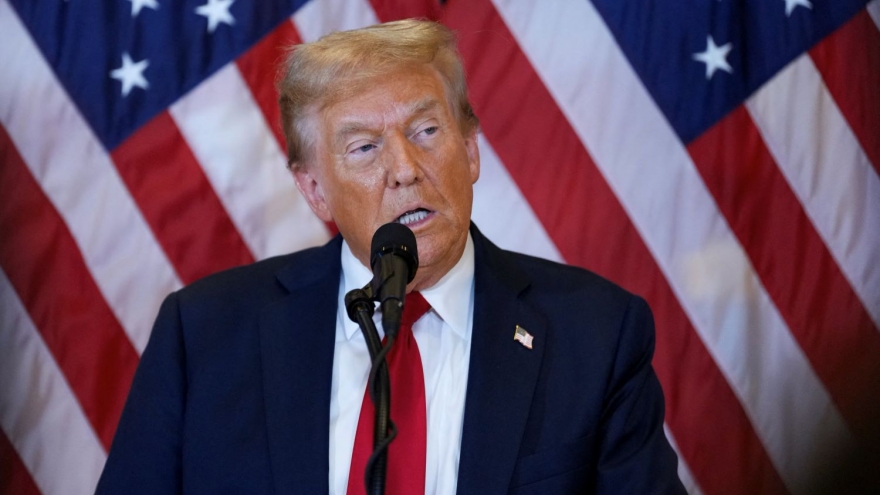 Tổng thống Mỹ Donald Trump công bố lộ trình áp thuế đối với dược phẩm và chất bán dẫn