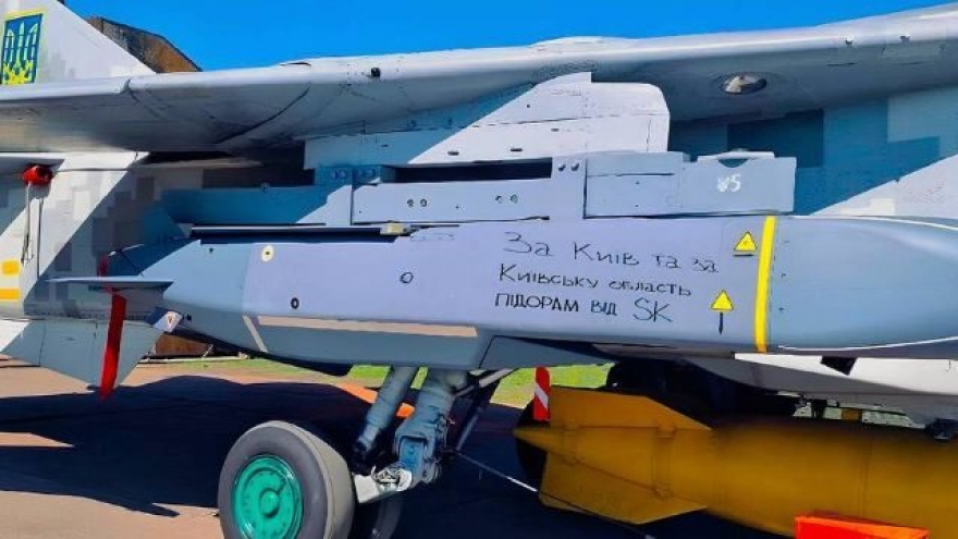 Ký hiệu lạ trên Su-24MR của Ukraine: Mật mã không chiến hay đòn đánh lừa Nga?