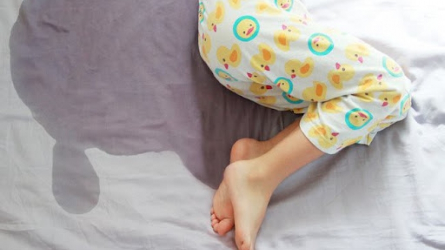 13 tuổi vẫn tiểu dầm ban đêm, tôi phải làm sao để chữa cho cháu?