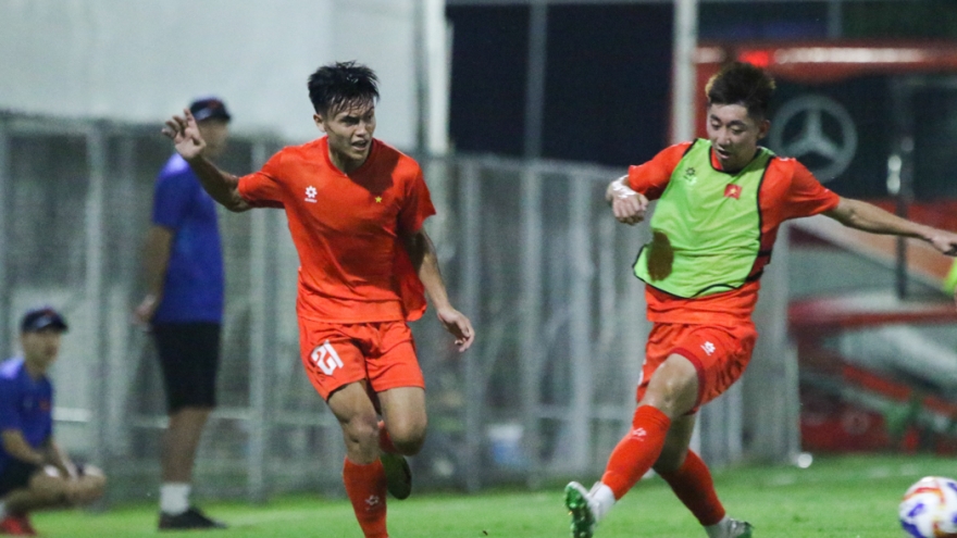 U23 Việt Nam tích cực tập luyện, trung vệ trụ cột tuyên bố bất ngờ