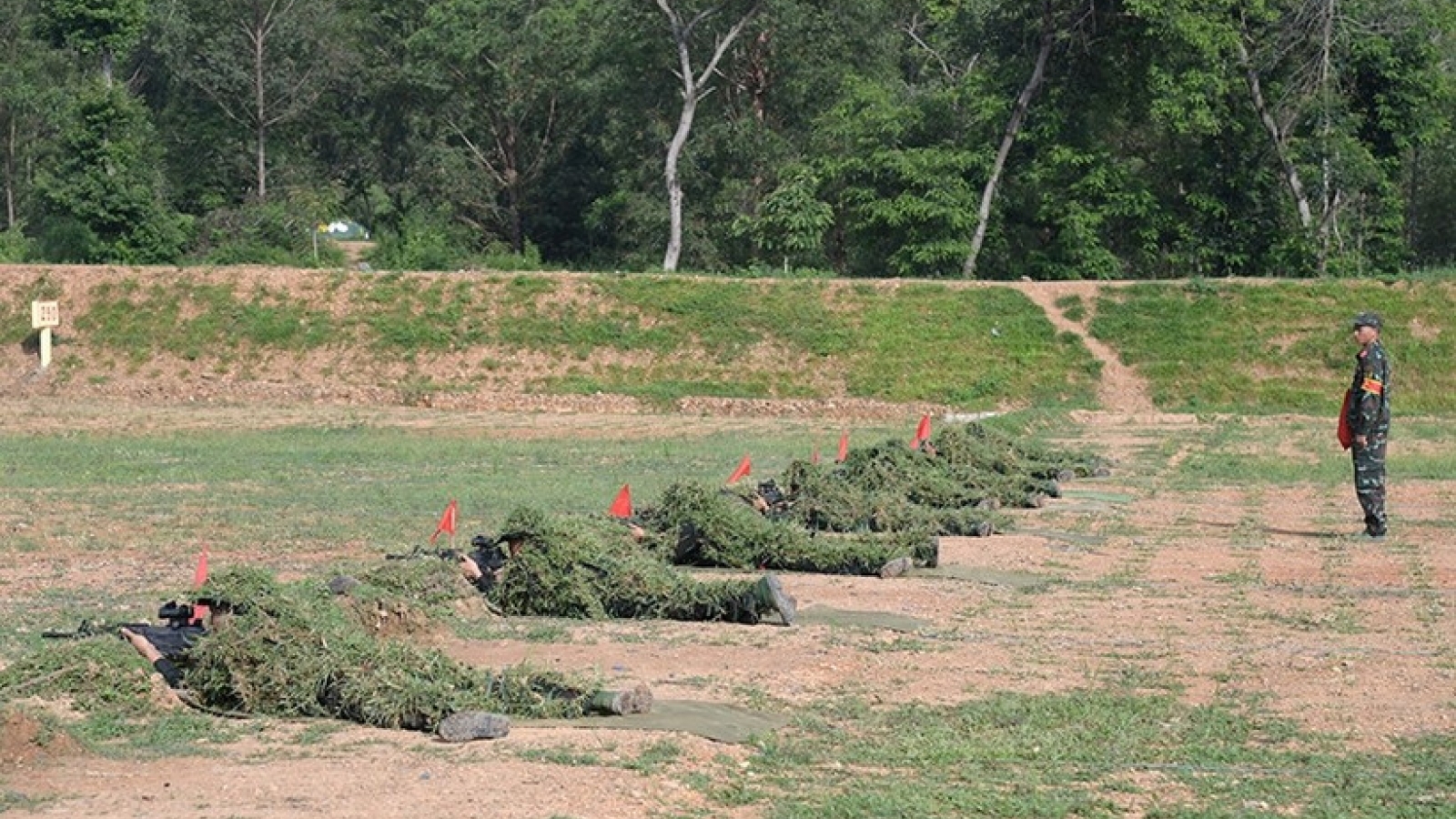 Vietnam, China strengthen substantive military cooperation