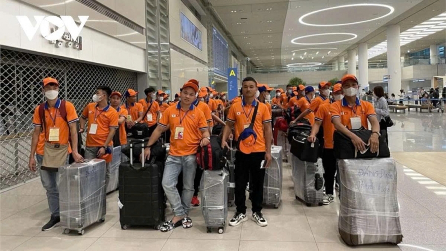 Nearly 75,000 Vietnamese workers sent abroad in first half of 2025