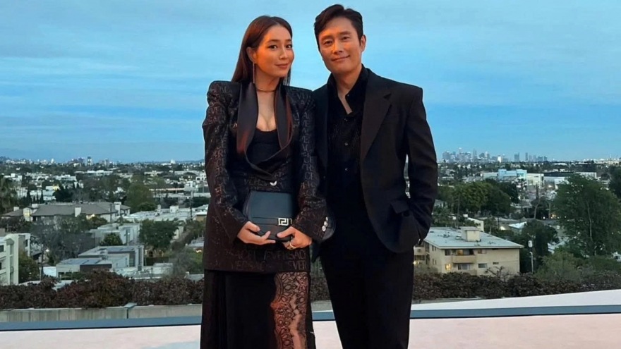Lee Min Jung - Lee Byung Hun: Chuyện tình yêu lội ngược dòng giữa bão giông