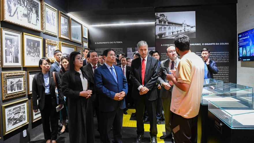 Thủ tướng Phạm Minh Chính thăm Câu lạc bộ Bóng đá Vasco da Gama tại Brazil