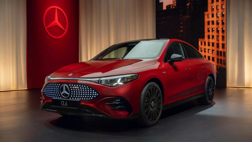 Sedan Mercedes CLA "cháy hàng" khiến Mercedes không sản xuất kịp