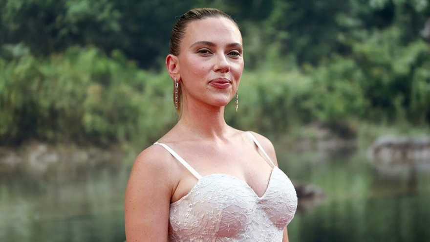 Mỹ nhân Scarlett Johansson của "Thế giới khủng long" giàu cỡ nào?
